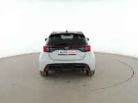 Usado Toyota Yaris Hybrid Sport 131 CV (96 kW) 2022 Gris Berlina