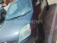 Usado Ford Fiesta 80 CV (58 kW) 2005 Negro Utilitario