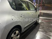 Usado Peugeot 3008 112 CV (82 kW) 2012 Gris / plata Familiar