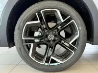Usado VW T-Cross R-line 116 CV (85 kW) 2025 Plateado SUV