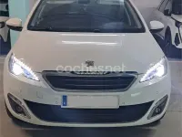 Usado Peugeot 308 Allure 110 CV (80 kW) 2015 Blanco Berlina