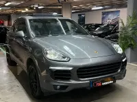Usado Porsche Cayenne S E-Hybrid 416 CV (305 kW) 2017 Gris / plata SUV