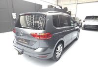 Usado VW Touran Advance 150 CV (110 kW) 2019 Gris / plata Monovolumen
