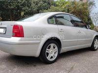 Usado VW Passat Highline 130 CV (95 kW) 1999 Gris / plata Berlina