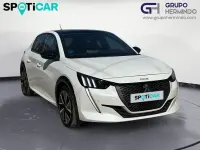 Usado Peugeot e-208 GT-line 100 kW (136 CV) 2021 Blanco Utilitario