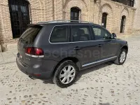 Usado VW Touareg 225 CV (165 kW) 2007 Gris / plata SUV