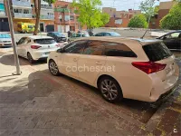 Usado Toyota Auris Hybrid Advance 136 CV (100 kW) 2015 Blanco Familiar