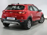 Usado Kia Stonic 120 CV (88 kW) 2022 Rojo SUV