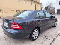 Usado Mercedes C220 Elegance 150 CV (110 kW) 2004 Azul Berlina