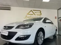Usado Opel Astra Selective 140 CV (102 kW) 2015 Blanco Berlina