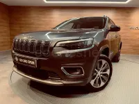 Usado Jeep Cherokee Overland 195 CV (143 kW) 2019 Gris / plata SUV