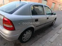 Usado Opel Astra Comfort 100 CV (73 kW) 1999 Gris / plata Berlina
