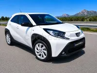 Usado Toyota Aygo X Play 72 CV (52 kW) 2025 Blanco SUV