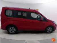 Usado Ford Tourneo Connect Trend 100 CV (73 kW) 2017 Rojo Monovolumen
