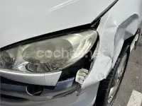 Usado Peugeot 206 70 CV (51 kW) 2002 Blanco Berlina