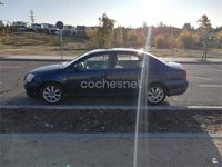 Usado Toyota Avensis Sol 129 CV (94 kW) 2005 Azul Berlina