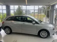 Usado Mercedes B180 109 CV (80 kW) 2013 Gris / plata Utilitario