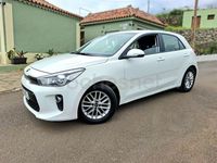 Usado Kia Rio Plus 84 CV (61 kW) 2017 Blanco Berlina