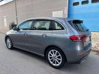 Usado Mercedes B180 136 CV (100 kW) 2021 Gris / plata Monovolumen