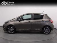 Usado Toyota Yaris Hybrid Advance 100 CV (73 kW) 2018 Gris / plata Berlina