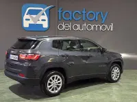 Usado Jeep Compass Night Eagle 130 CV (95 kW) 2023 Gris / plata SUV