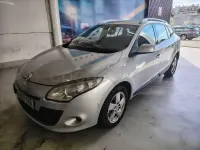 Usado Renault Mégane Dynamique 105 CV (77 kW) 2010 Gris / plata Berlina