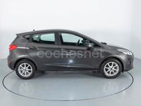 Usado Ford Fiesta Trend+ 86 CV (63 kW) 2018 Gris Utilitario