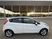 Usado Ford Fiesta Trend 75 CV (55 kW) 2016 Blanco Utilitario
