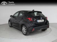 Usado Toyota Yaris Hybrid Active 116 CV (85 kW) 2024 Negro Berlina