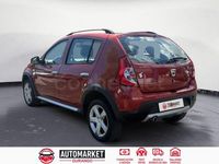 Usado Dacia Sandero Stepway 90 HP (66 kW) 2012 Vermelho Sedan