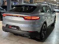 Usado Porsche Cayenne 462 CV (339 kW) 2020 Gris / plata SUV