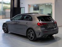 Usado Mercedes A180 AMG line 116 CV (85 kW) 2018 Gris Utilitario