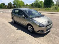 Usado Peugeot 5008 Premium 150 CV (110 kW) 2010 Beige Monovolumen