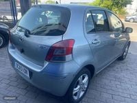 Usado Toyota Yaris 2011 Gris Berlina