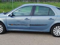 Usado Renault Laguna II Expression 120 CV (88 kW) 2004 Gris / plata Berlina
