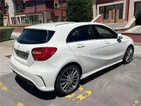 Usado Mercedes A180 AMG line 109 CV (80 kW) 2015 Blanco Berlina