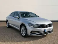 Usado VW Passat Executive 150 CV (110 kW) 2021 Plateado Berlina