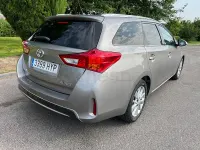 Usado Toyota Auris Advance 124 CV (91 kW) 2014 Gris / plata Familiar