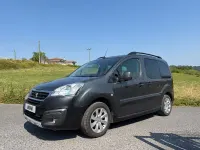 Usado Peugeot Partner Tepee Outdoor 120 CV (88 kW) 2016 Gris / plata Monovolumen