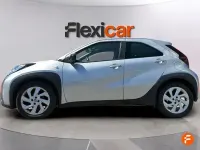 Usado Toyota Aygo Play 72 CV (52 kW) 2024 Gris