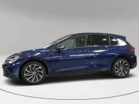 Usado VW Golf VIII 110 CV (80 kW) 2024 Azul Berlina