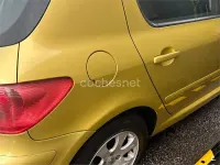 Usado Peugeot 307 90 CV (66 kW) 2001 Amarillo Utilitario