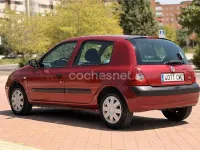Usado Renault Clio II Expression 60 CV (44 kW) 2003 Granate Berlina