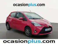 Usado Toyota Yaris Active 111 CV (81 kW) 2018 Rojo