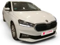 Usado Skoda Fabia Selection 80 CV (58 kW) 2024 Blanco Utilitario