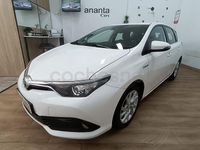 Usado Toyota Auris Hybrid Advance 136 CV (100 kW) 2017 Blanco Berlina