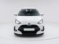 Usado Toyota Yaris Hybrid Active 116 CV (85 kW) 2022 Blanco Berlina