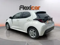 Usado Toyota Yaris Hybrid Business Edition 116 CV (85 kW) 2022 Blanco Berlina