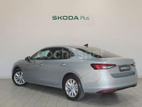 Usado Skoda Superb Selection 150 CV (110 kW) 2024 Gris plata Berlina