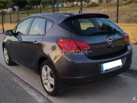Usado Opel Astra Enjoy 110 CV (80 kW) 2012 Gris / plata Berlina